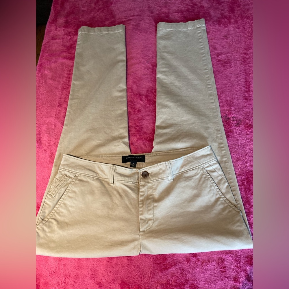 BANANA REPUBLIC GIRLFRIEND FIT KHAKI PANTS💕SIZE 4💕